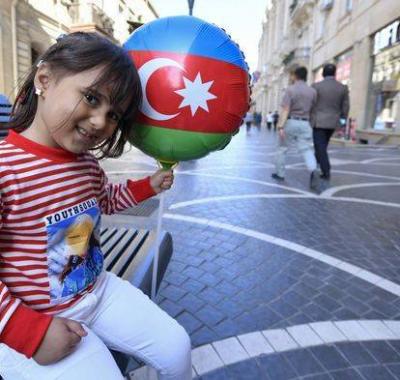 UŞAQLARIN QƏLƏBƏ SEVİNCİ - Foto